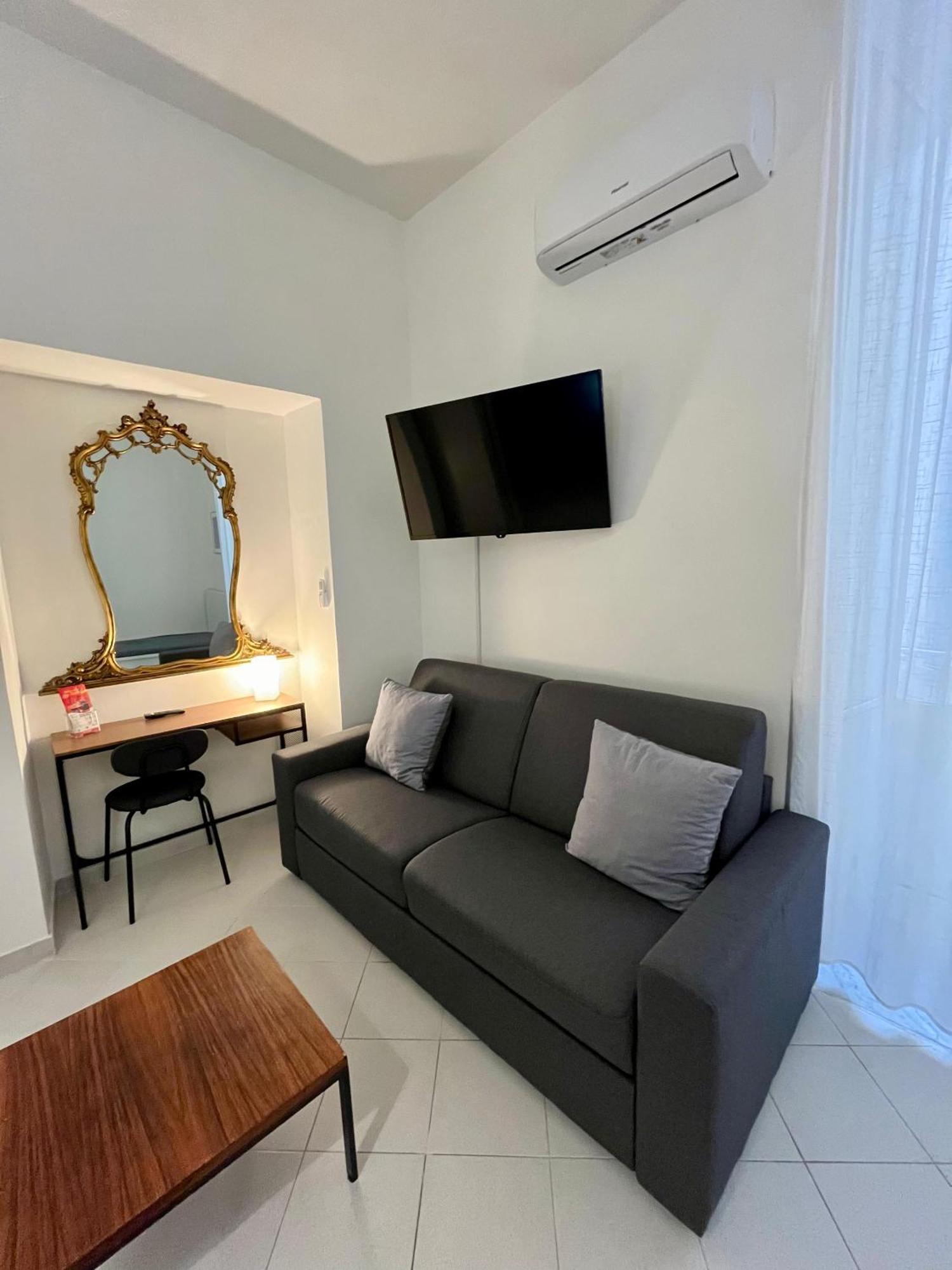 Bed and Breakfast Pop Santa Chiara Neapel Exterior foto